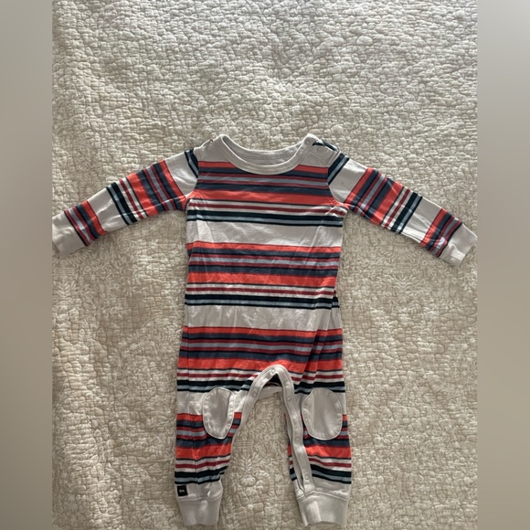Tea Collection 12-18 month jumpsuit with snaps gently used excellent condition - Picture 1 of 3